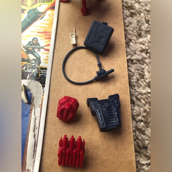 GI Joe Cobra Battle Gear Accessory Kit #4 / 1985 / 17 of 18 pcs + cardback - Picture 3 of 10